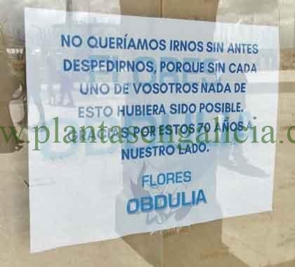 Cartel de cierre de Flores Obdulia agradeciendo a sus clientes 70 años de compañía.